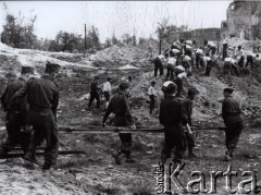 4.05.1948, Warszawa, Polska.
Odbudowa Warszawy - junacy z organizacji 