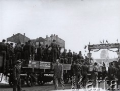 4.05.1948, Warszawa, Polska.
Odbudowa Warszawy - junacy z organizacji 