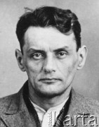 1937, ZSRR.
Wiktor Witkowski-Marczewski, członek POW, podpułkownik II Oddziału Sztabu Generalnego, należał do grupy peowiaków, którzy w maju 1920 roku przeszli na stronę czerwonych; od 1920 roku w WCzK, w latach 30-tych zastępca naczelnika 3 Wydziału GUGB w Moskwie, zajmował się sprawami polskimi. W 1937 przeniesiony do Ministerstwa Transportu. Aresztowany 23 kwietnia 1937, skazany i stracony 21 września 1937, portret więzienny.
Fot. zbiory Ośrodka KARTA.
 
