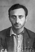 1936-1938, ZSRR.
Semen (Salomon) Dewieniżski, rozstrzelany w czasie Wielkiej Czystki, portret więzienny.
Fot. zbiory Ośrodka KARTA.
 

