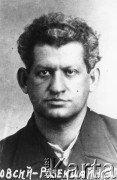 1938, ZSRR.
 A. Maksymowski-Rozensztajn, rozstrzelany w czasie Wielkiej Czystki, portret więzienny.
 Fot. zbiory Ośrodka KARTA.
   
