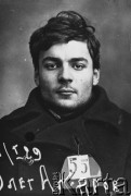 1938, ZSRR.
Oleg Kamieniecki, rozstrzelany w czasie Wielkiej Czystki, portret więzienny.
Fot. NN, zbiory Ośrodka KARTA
 
