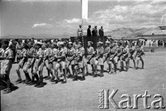 3.05.1943, Teheran, Iran.
Obóz Cywilny nr 1 dla ludności polskiej ewakuowanej z ZSRR. wraz z żołnierzami II Korpusu Polskiego, defilada harcerzy podczas obchodów 3-go Maja.
Fot. Zygmunt Klemensiewicz, zbiory Ośrodka KARTA [sygn. B 38]


