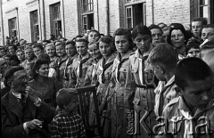 1.05.1943, Teheran, Iran.
Obóz Cywilny nr 2 dla ludności polskiej ewakuowanej z ZSRR. wraz z żołnierzami II Korpusu Polskiego, wizyta ministra Stańczyka, harcerze.
Fot. Zygmunt Klemensiewicz, zbiory Ośrodka KARTA [sygn. B 51]

