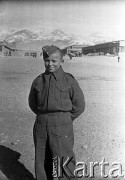 1.02.1943, Isfahan, Iran.
Obóz nr 4 dla ludności polskiej ewakuowanej z ZSRR. wraz z żołnierzami II Korpusu Polskiego, junak.
Fot. Zygmunt Klemensiewicz, zbiory Ośrodka KARTA [sygn. B 78]

