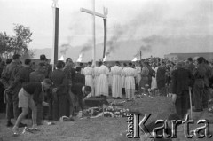 01.11.1942, Teheran, Iran.
Msza polowa na polskim cmentarzu w Zaduszki.
Fot. Zygmunt Klemensiewicz, zbiory Ośrodka KARTA [B 184]

