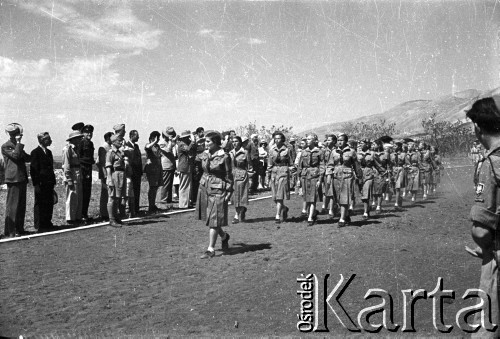 07.05.1943, Manzar je-Szemran, Iran.
Defilada podczas zlotu harcerskiego.
Fot. Zygmunt Klemensiewicz, zbiory Ośrodka KARTA [B 195]

