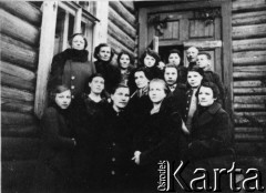 1945, Oparino, Kirowska obł., ZSRR.
Pracownice polskiej ochronki.
Fot. NN, zbiory Ośrodka KARTA, udostępniła Alicja Wielgomas