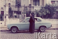 1976-1977, Buenos Aires, Argentyna.
Polska siostra zmartwychwstanka przed wyjazdem do Polskiej Misji Katolickiej w Chaco. 
Fot. NN, zbiory Zgromadzenia Sióstr Zmartwychwstania Pańskiego w Buenos Aires, reprodukcje cyfrowe w  Bibliotece Polskiej im. Ignacego Domeyki w Buenos Aires (Biblioteca Polaca Ignacio Domeyko) i w Ośrodku KARTA w Warszawie