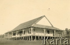 Lata 40., Gobernador Lanusse, Misiones, Argentyna.
Klub Polski kolonistów na chacrze.
Fot. NN, zbiory Stowarzyszenia Polsko-Argentyńskiego w Wandzie, udostępniła Maria Jejer, reprodukcje cyfrowe w  Bibliotece Polskiej im. Ignacego Domeyki w Buenos Aires (Biblioteca Polaca Ignacio Domeyko) i w Ośrodku KARTA w Warszawie