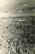 Lata 40., Wanda, Misiones, Argentyna.
Kolonia Wanda. Widok na wycinkę drzew na terenach wzdłuż rzeki Paraná.
Fot. NN, zbiory Stowarzyszenia Polsko-Argentyńskiego w Wandzie, udostępniła Maria Jejer, reprodukcje cyfrowe w  Bibliotece Polskiej im. Ignacego Domeyki w Buenos Aires (Biblioteca Polaca Ignacio Domeyko) i w Ośrodku KARTA w Warszawie