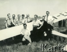 30.10.1955, Buenos Aires, Argentyna.
Polska eskadra IKAR w ramach Klubu Szybowcowego Albatros działajacego w ramach  Stowarzyszenia Lotników Polskich. 
Fot. NN, zbiory Polskiej Macierzy Szkolnej, kopie cyfrowe w Bibliotece Polskiej im. Ignacego Domeyki w Buenos Aires (Biblioteca Polaca Ignacio Domeyko) i w Ośrodku KARTA w Warszawie 



