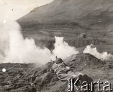 15.03.1944, Cassino, Włochy.
Bitwa pod Monte Cassino – nowozelandzki żołnierz z ręcznym karabinem maszynowym typu Bren.
Fot. NN, zbiory Instytutu Józefa Piłsudskiego w Londynie
