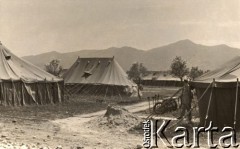 Maj 1944, rejon Monte Cassino, Włochy.
Bitwa pod Monte Cassino. Namioty obozu wojsk alianckich, w tle góry.
Fot. NN, zbiory Instytutu Józefa Piłsudskiego w Londynie
