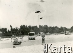 1944, rejon Monte Cassino, Włochy.
Żołnierze 2 Korpusu przeprawiający się przez rzekę.
Fot. kpt. lekarz Zbigniew Godlewski, zbiory Instytutu Józefa Piłsudskiego w Londynie

