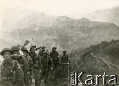 Maj 1944, rejon Monte Cassino, Włochy.
Bitwa pod Monte Cassino. Żołnierze i sanitariusze 2 Korpusu Polskiego.
Fot. kpt. lekarz Zbigniew Godlewski, zbiory Instytutu Józefa Piłsudskiego w Londynie

