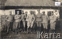 Początek 1914, brak miejsca.
Oficerowie Legionów, stoją od lewej: NN, Tadeusz Piskor, Bolesław Wieniawa-Długoszowski, NN, Józef Piłsudski, Ignacy Boerner, Kazimierz Sosnkowski, Emil Bobrowski, NN.
Fot. NN, zbiory Instytutu Józefa Piłsudskiego w Londynie