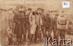 1917, brak miejsca.
Komenda Naczelna POW podczas ćwiczeń w 1917 roku. Od lewej: K. Krzewski, Tadeusz Kasprzycki, Bogusław Miedziński, J. Gąsiorowski, Józef Piłsudski, Jan Wojsznar-Opieliński, Henryk Paszkowski, Wacław Denhoff-Czarnocki, W. Jędrzejewicz, S. Trojanowski, S. Pomarański.
Fot. NN, zbiory Instytutu Józefa Piłsudskiego w Londynie