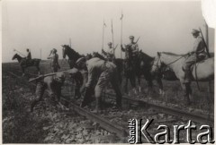 1920, Zwiahel, Wołyń.
Przed ofensywą na Kijów, zwiad kawaleryjski 2 Pułku Ułanów Grochowskich.
Fot. NN, zbiory Instytutu Józefa Piłsudskiego w Londynie