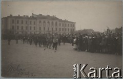 19.04.1920, Wilno, Litwa.
Plac Łukiski, uroczystości z udziałem Naczelnego Wodza Józefa Piłsudskiego w pierwszą rocznicę zajęcia miasta przez ułanów Władysława Beliny-Prażmowskiego.
Fot. NN, zbiory Instytutu Józefa Piłsudskiego w Londynie