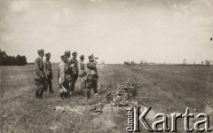 1920, brak miejsca.
Gen. Józef Haller na stanowiskach żołnierzy Wielkopolskiej Dywizji Piechoty podczas bitwy warszawskiej.
Fot. NN, zbiory Instytutu Józefa Piłsudskiego w Londynie