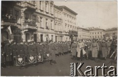 Wiosna 1920, Warszawa, Polska.
Naczelnik Państwa Józef Piłsudski przed frontem orkiestry 1 Batalionu Saperów na Placu Saskim w Warszawie.
Fot. NN, zbiory Instytutu Józefa Piłsudskiego w Londynie