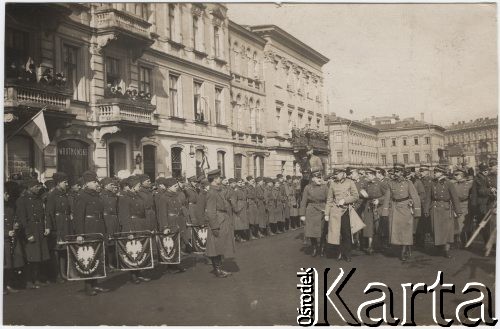 Wiosna 1920, Warszawa, Polska.
Naczelnik Państwa Józef Piłsudski przed frontem orkiestry 1 Batalionu Saperów na Placu Saskim w Warszawie.
Fot. NN, zbiory Instytutu Józefa Piłsudskiego w Londynie