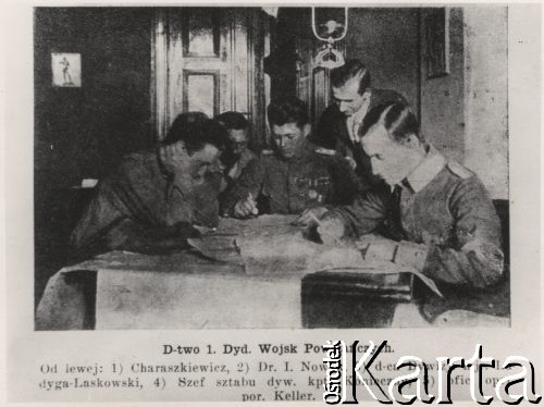 1921, brak miejsca.
Dowództwo I Dywizji Wojsk Powstańczych. Od lewej: Edmund Charaszkiewicz, dr I. Nowak, dowódca dywizji mjr Jan Ludyga-Laskowski, szef sztabu dyw. kpt. Konieczny, oficer operacyjny por. Jan Keller.
Fot. NN, zbiory Instytutu Józefa Piłsudskiego w Londynie