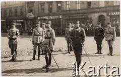 1920-1921, Katowice.
Generalicja francuska dowodząca wojskami francuskimi na terenie plebiscytowym Górnego Śląska. Z lewej (z szablą opartą o ziemię) stoi gen. Henri Le Rond, przewodniczący Międzysojuszniczej Komisji Rządzącej i Plebiscytowej na Górnym Śląsku.
Fot. NN, zbiory Instytutu Józefa Piłsudskiego w Londynie