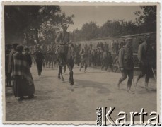 1914, Kielce.
Przemarsz Pierwszej Kompanii Kadrowej przez Kielce.
Fot. NN, zbiory Instytutu Józefa Piłsudskiego w Londynie