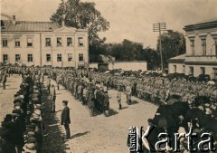 Sierpień 1914, Kielce.
Plac Katedralny, oddziały strzeleckie Józefa Piłsudskiego podczas nabożeństwa.
Fot. NN, zbiory Instytutu Józefa Piłsudskiego w Londynie