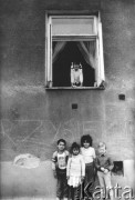 1983, Warszawa, Polska.
Ulica Kawcza na Pradze Południe - dzieci.
Fot. Kacper M. Krajewski, zbiory Ośrodka KARTA