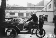 1984, Warszawa, Polska.
Ulica Koszykowa. Hala 