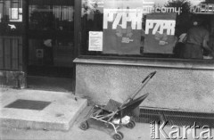 Lata 80., Warszawa, Polska.
Wtryna baru.
Fot. Kacper M. Krajewski, zbiory Ośrodka KARTA
