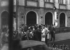 31.08.1983, Warszawa, Polska.
Róg ulicy Miodowej i Senatorskiej. Niezależna manifestacja pod Pałacem Małachowskich.
Fot. Kacper Mirosław Krajewski, zbiory Ośrodka KARTA