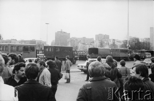 31.08.1984, Warszawa, Polska.
Oddziały Milicji Obywatelskiej w Śródmieściu. 
Fot. Kacper Mirosław Krajewski, zbiory Ośrodka KARTA