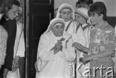 1995, Warszawa, Polska.
Matka Teresa z Kalkuty (w środku) podczas wizyty w Polsce.
Fot. Kacper M. Krajewski, zbiory Ośrodka KARTA