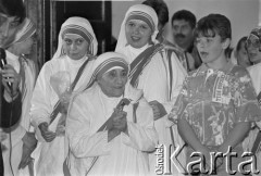 1995, Warszawa, Polska.
Matka Teresa z Kalkuty (w środku) podczas wizyty w Polsce.
Fot. Kacper M. Krajewski, zbiory Ośrodka KARTA