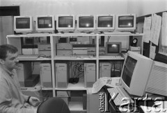 1995, Warszawa, Polska.
Serwerownia w redakcji 