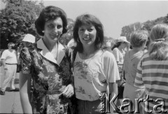 1995, Warszawa, Polska.
Festyn sportowy dla dzieci, n/z Irena Szewińska (z lewej).
Fot. Kacper M. Krajewski, zbiory Ośrodka KARTA