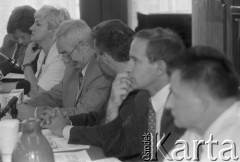 1995, Warszawa, Polska.
Konferencja prasowa kandydata na prezydenta RP Aleksandra Kwaśniewskiego, n/z od lewej: Jerzy Szmajdziński, Danuta Waniek, Jerzy Milewski, Aleksander Kwaśniewski, Zbigniew Siemiątkowski, Longin Pastusiak.
Fot. Kacper M. Krajewski, zbiory Ośrodka KARTA