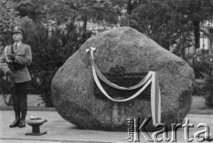 1995, Warszawa, Polska.
Uroczystość odsłonięcia obelisku „Poległym Policjantom – Rzeczpospolita Polska” przed Komendą Główną Policji.
Fot. Kacper M. Krajewski, zbiory Ośrodka KARTA