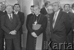 18.10.1995, Warszawa, Polska.
Uroczystość poświęcenia wyremontowanego urzędu Poczty Głównej przy ulicy Świętokrzyskiej, na zdjęciu Prymas Polski kardynał Józef Glemp (w środku).
Fot. Kacper M. Krajewski, zbiory Ośrodka KARTA

