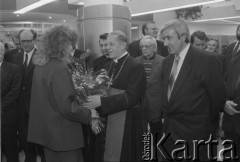 18.10.1995, Warszawa, Polska.
Uroczystość poświęcenia wyremontowanego urzędu Poczty Głównej przy ulicy Świętokrzyskiej, na zdjęciu Prymas Polski kardynał Józef Glemp (w środku).
Fot. Kacper M. Krajewski, zbiory Ośrodka KARTA

