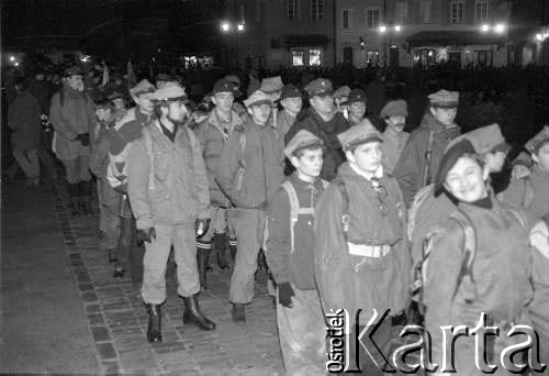 1995, Warszawa, Polska.
Harcerze podczas rajdu miejskiego.
Fot. Kacper M. Krajewski, zbiory Ośrodka KARTA