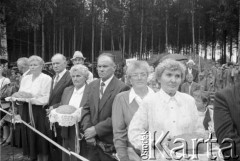 Sierpień 1995, Radzymin k/Warszawy, Polska.
Uroczyste obchody 75 rocznicy Bitwy Warszawskiej, na zdjęciu bochny dożynkowe.
Fot. Kacper M. Krajewski, zbiory Ośrodka KARTA