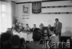 Sierpień 1995, Radzymin k/Warszawy, Polska.
Uroczyste obchody 75 rocznicy Bitwy Warszawskiej, na zdjęciu konferencja prasowa, od lewej: Henryk Goryszewski, gen. Tadeusz Wilecki, xxx, Prezydent RP Lech Wałęsa.
Fot. Kacper M. Krajewski, zbiory Ośrodka KARTA