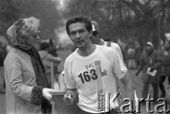 11.11.1995, Warszawa, Polska.
Bieg Niepodległości, na zdjęciu zawodnicy na trasie.
Fot. Kacper M. Krajewski, zbiory Ośrodka KARTA
