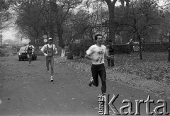 11.11.1995, Warszawa, Polska.
Bieg Niepodległości, na zdjęciu zawodnicy na trasie.
Fot. Kacper M. Krajewski, zbiory Ośrodka KARTA