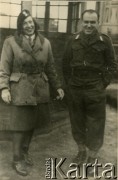 Wrzesień 1945, Westerland/Sylt, Niemcy.
Polski oficer łącznikowy 174 Baterii 58 Pułku Artylerii Przeciwlotniczej, wchodzącej w skład 11 Dywizji Pancernej Wielkiej Brytanii, w towarzystwie kobiety.
Fot. NN, zbiory Ośrodka KARTA, album Zofii i Czesława Michalskich, przekazał Adam Pyrek